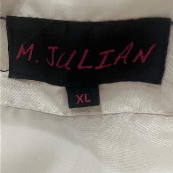 Size XL, 50% Down Filled,  White Quilted Vest - Picture 5 of 10